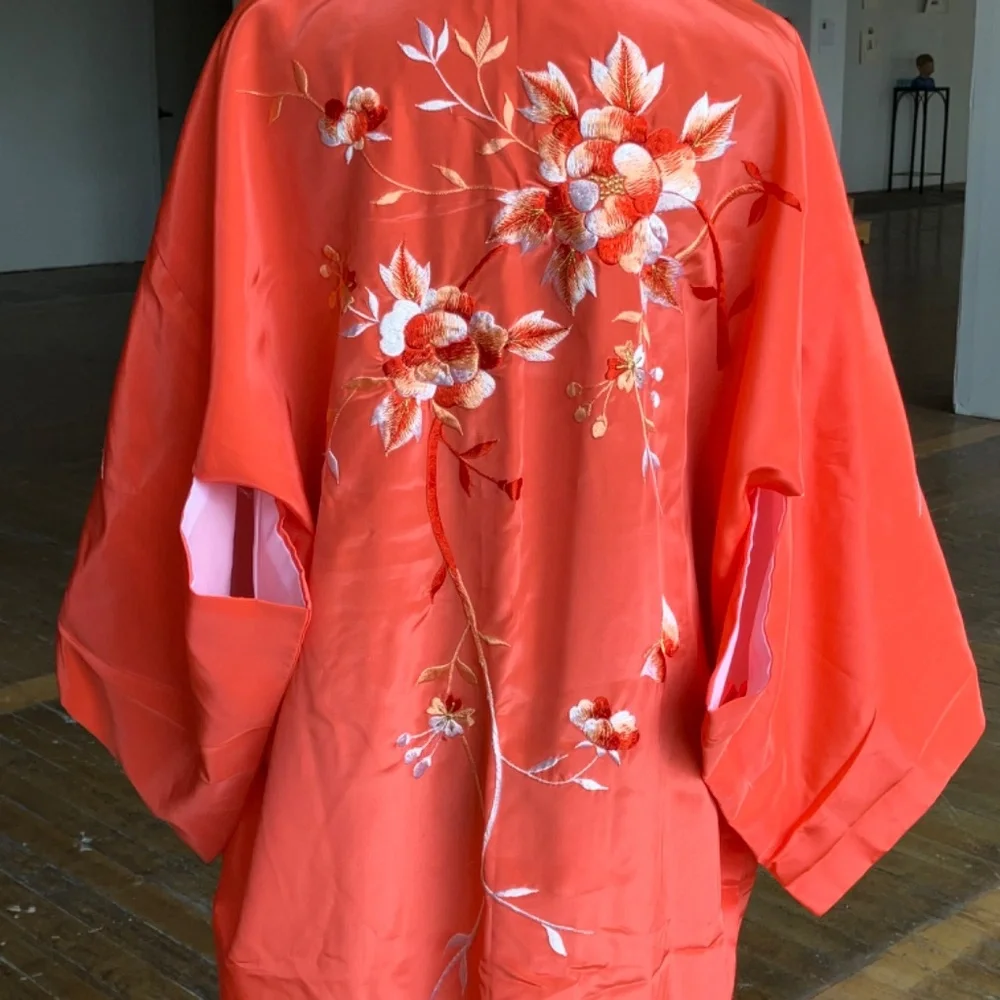 Salmon colored floral embroidered Japanese Kimon - Picture 3 of 8